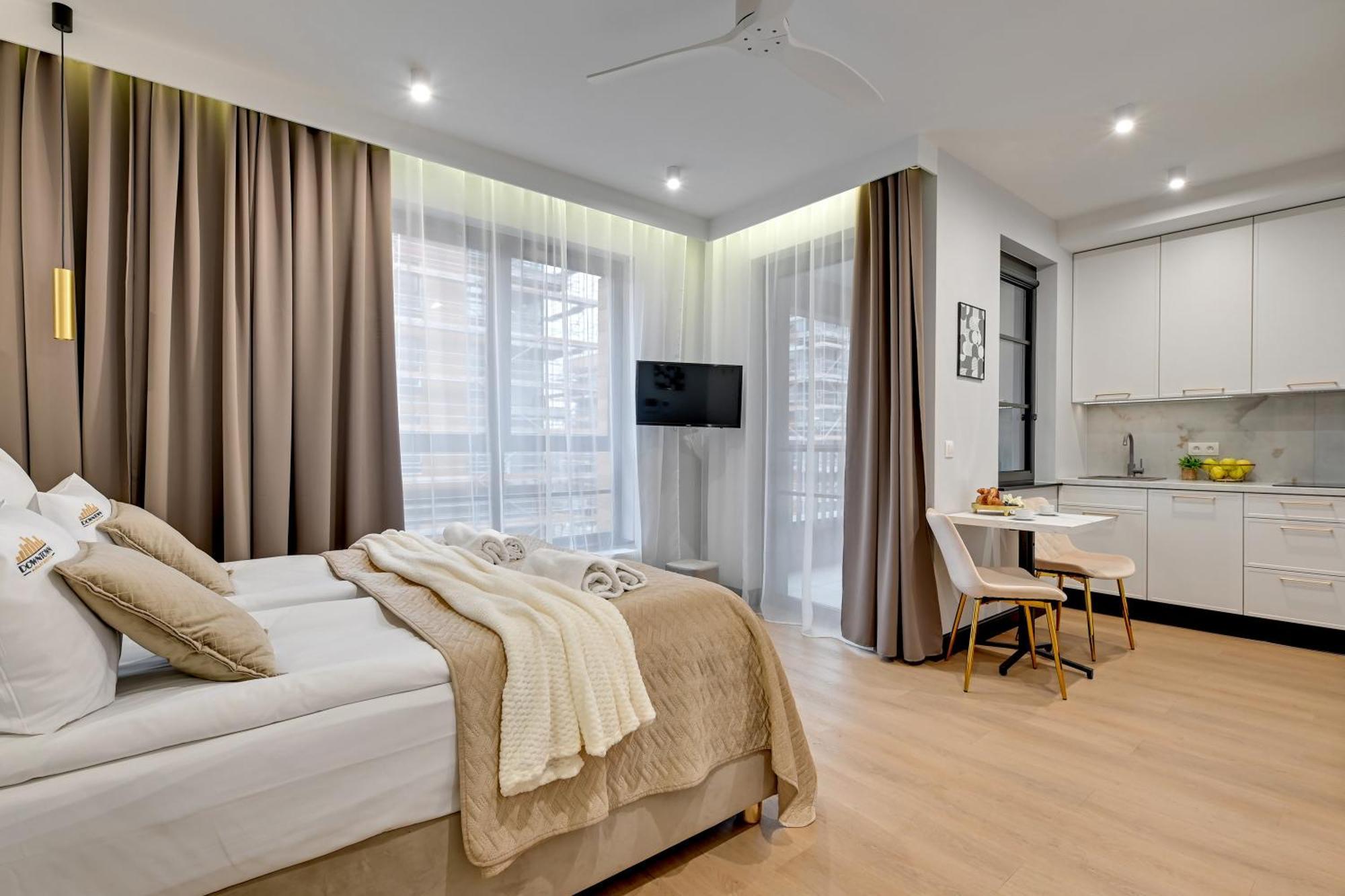 Doki Living & Foodhall By Downtown Apartments Gdansk Room photo
